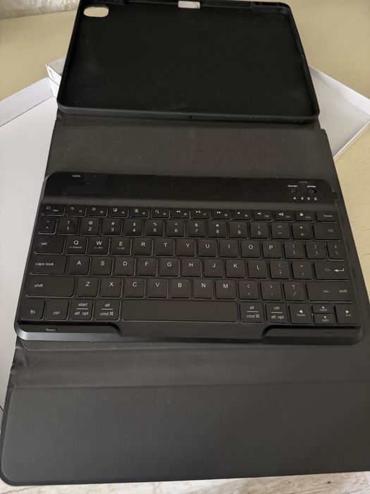 Чехол - клавіатура для Іpad15  pro max
