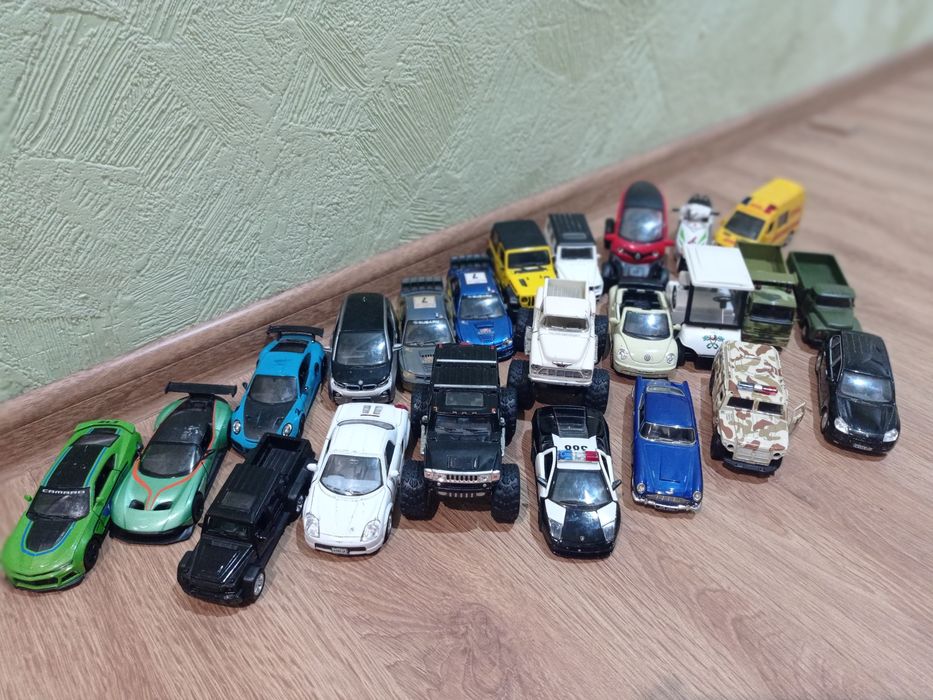 Машинки іграшкові