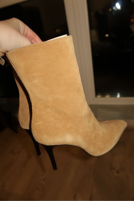 Zara казаки ботильйони черевики на каблуку 39 розмір