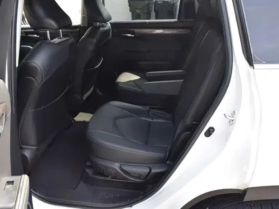 Toyota Highlander Hybrid      2022