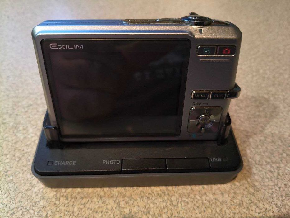 Фотоаппарат  CASIO EX-Z500  под  ремонт