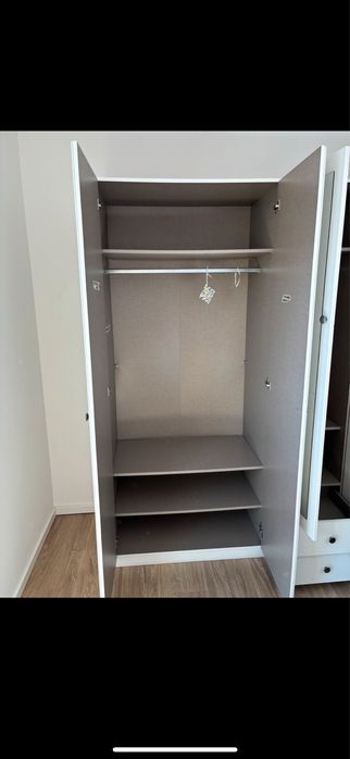 Szafa biała z lustrem