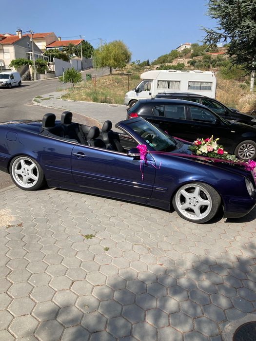 Carro Mercedes descapotável