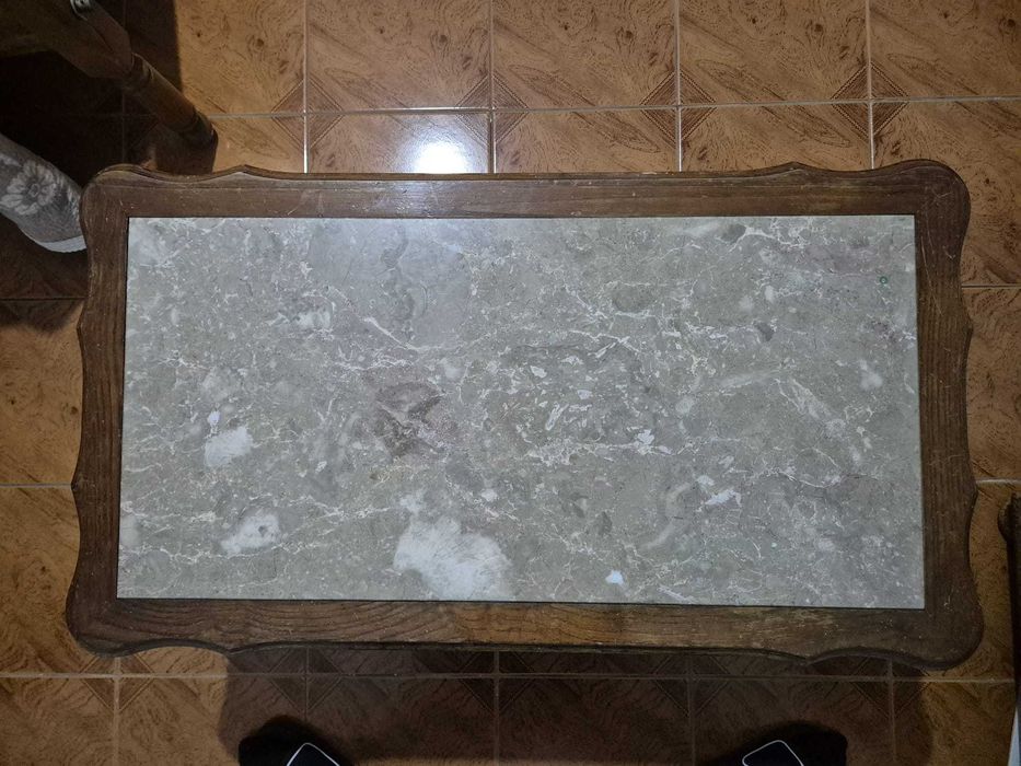 Mesa de centro de sala em madeira com tampo em pedra (marmore)