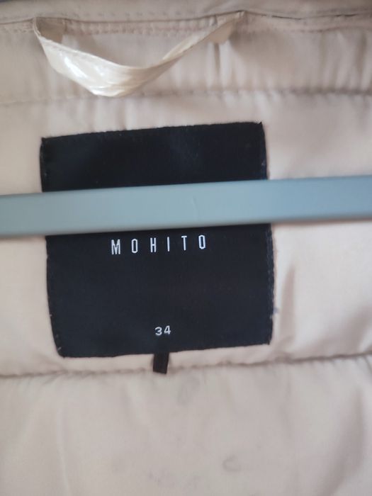 Kurtka zimowa beżowa błyszcząca pikowana ocieplana Mohito rozm 34 36 X