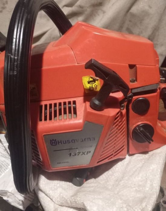 Продам Бензопилу хотварна 137