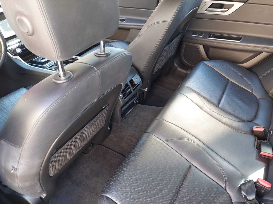 Jaguar XF com 69000 km em rigoroso estado novo