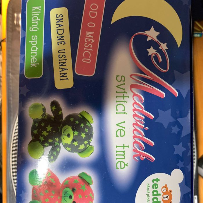 Плюшевий  ведмідь Тедді світиться у темряві