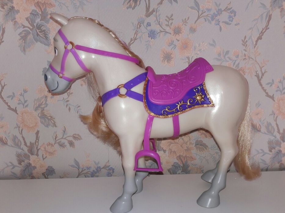 Лошадь, конь Максимус из мультфильма Рапунцель.