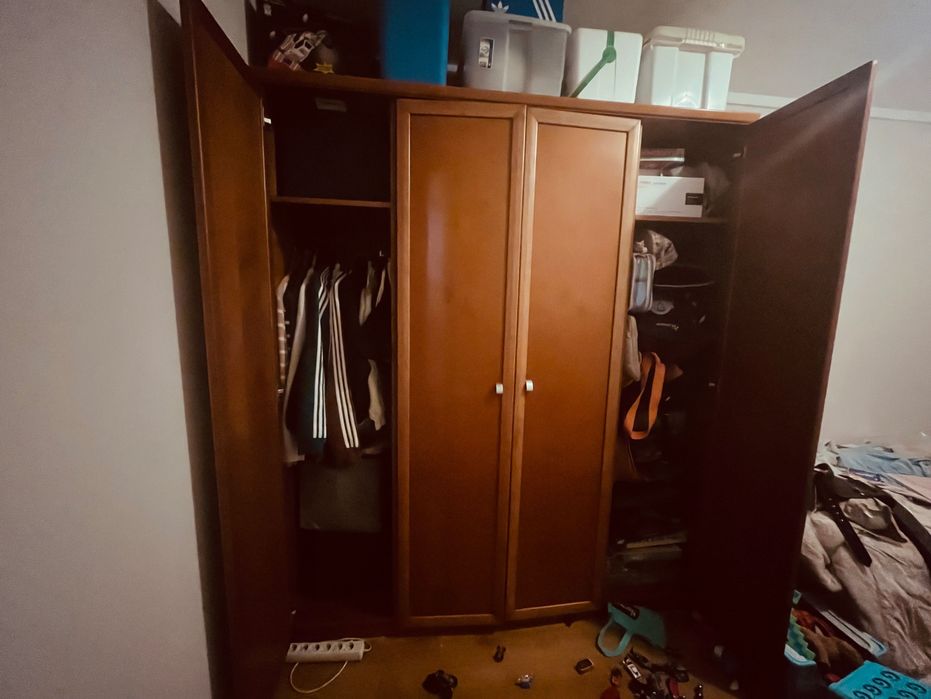 Roupeiro em óptimo estado madeira pinho