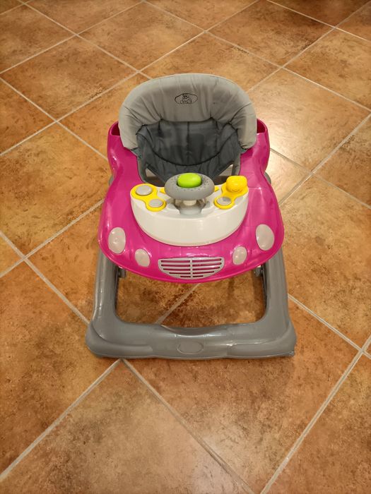 Brinquedos (3): Mesa de atividades, andarilho e voador