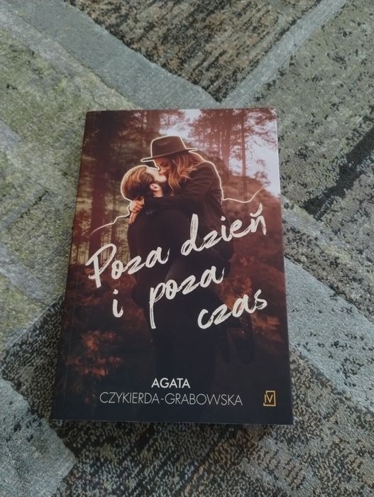 Książka "Poza dzień i poza czas" A. Czykierda -Grabowska