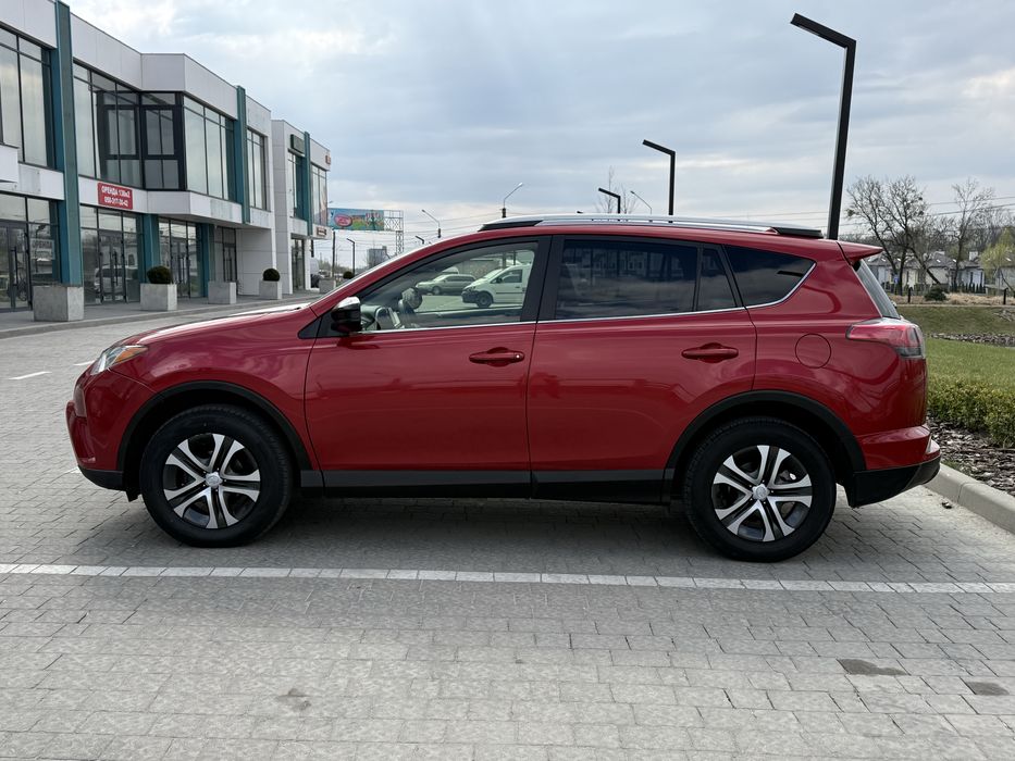 Toyota RAV4 2017 рік