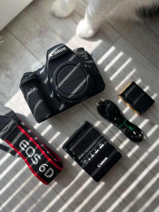 Sprzedam aparat Canon EOS 6D.