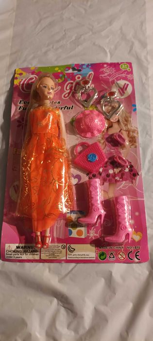 Boneca com Chapéu ou espelho ou violino