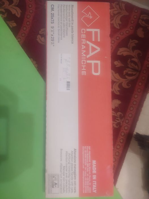 Плитка и краскопульт