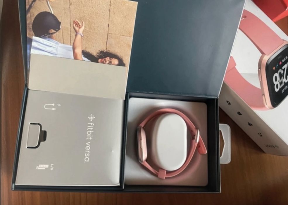 Fitbit Versa – Smartwatch rosa