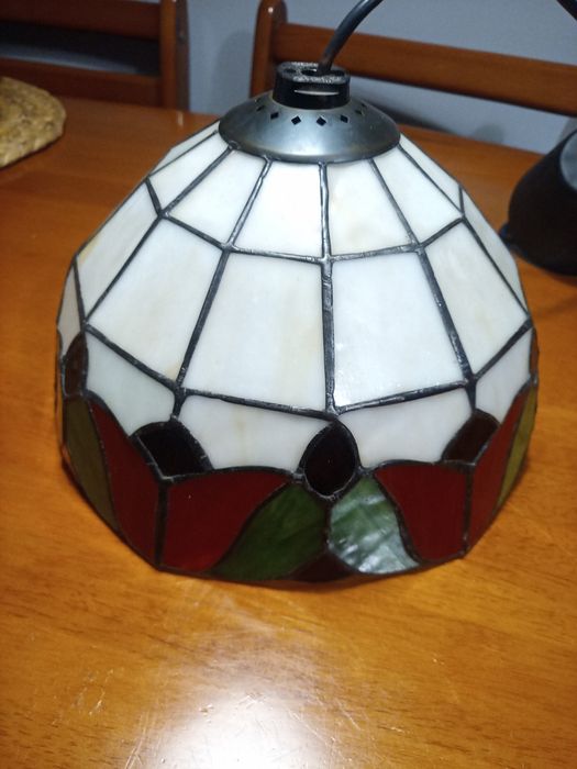 Piękny żyrandol-klosz witrażowy