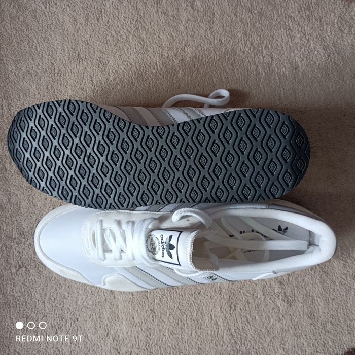 Sapatilhas Adidas, novas