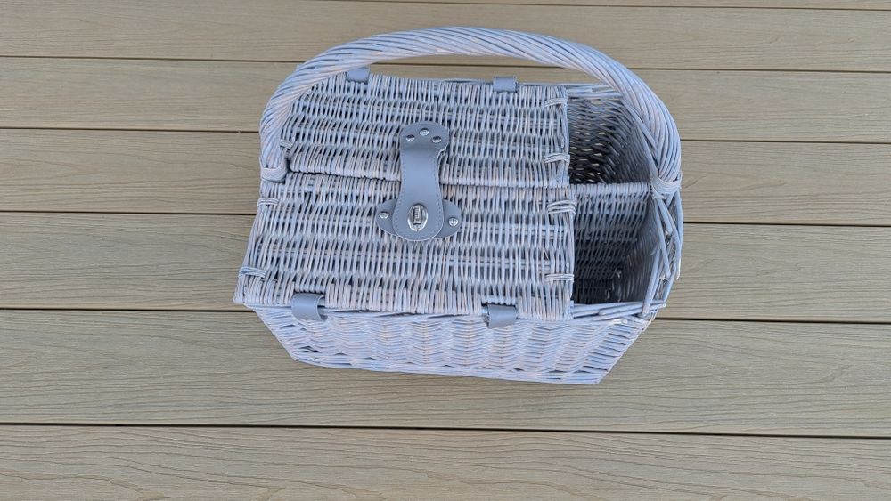 Kosz piknikowy z zastawą dla 4 osób