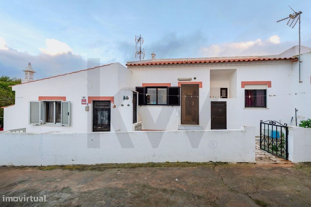 Moradias T3 + T1 e Garagem em Sagres