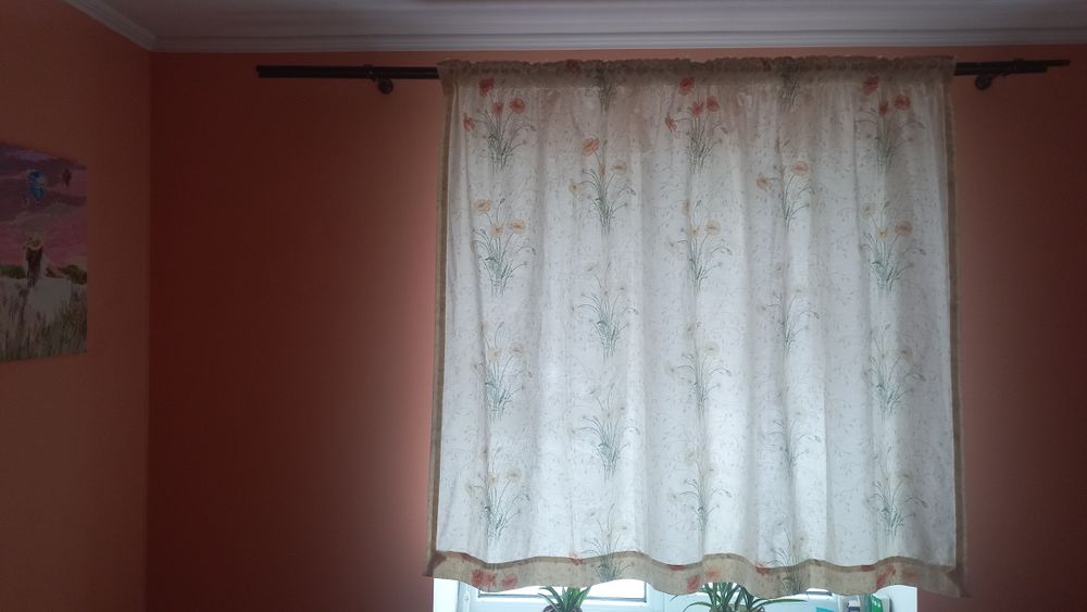 Штори стиль.класніі.Ціна за 1шт.Підшиті тасьмою,з крючками..