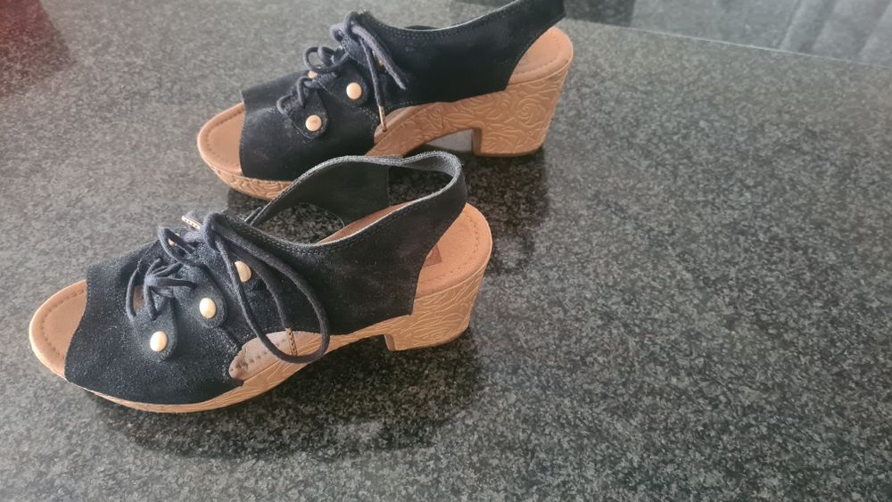 Sandálias camurça tam 39