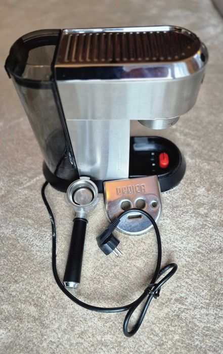 Ekspres kolbowy DeLonghi Dedica Style EC685