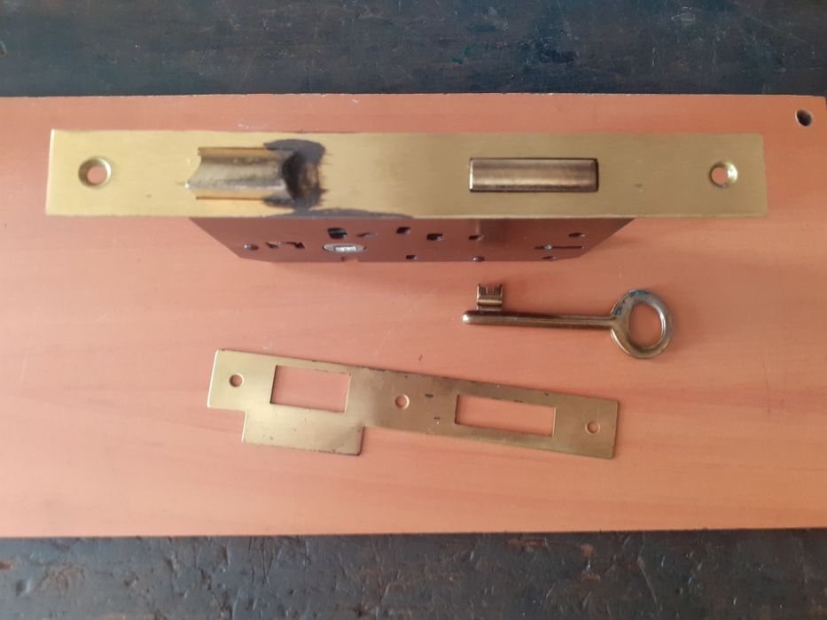 Fechadura Aguia 3G/60mm para portas interiores.