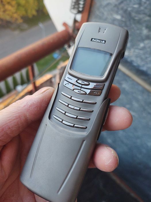 Nokia 8910.    .