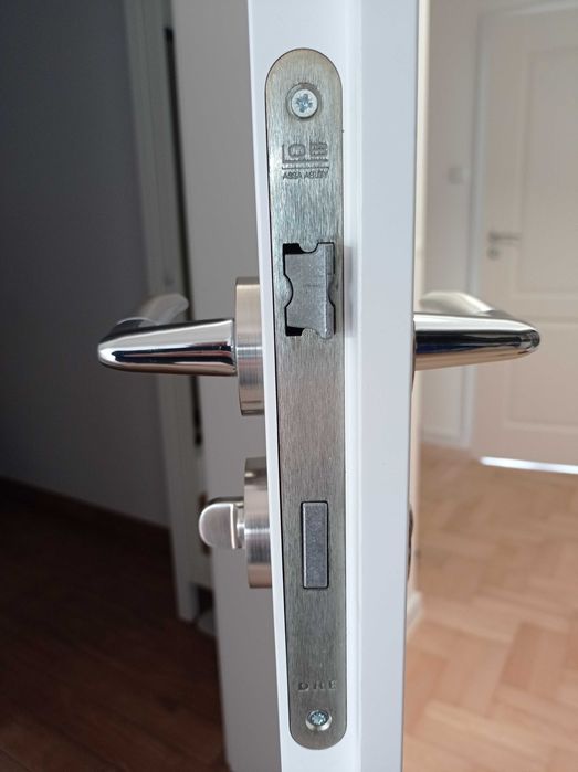 Drzwi wewnętrzne ramowe prawe DRE Nestor 10 przylgowe 80