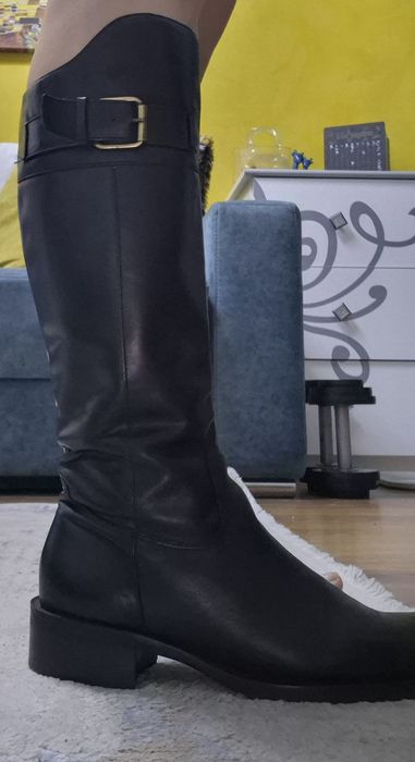 Чорні шкіряні  чоботи