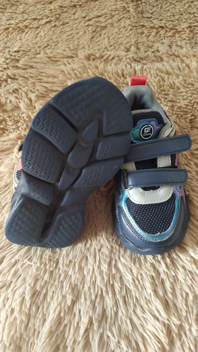 Продам дитячі кросівки -24 р.