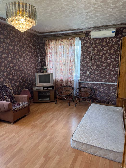 Продам 3-х кімнатну квартиру з технікою та меблями + гараж