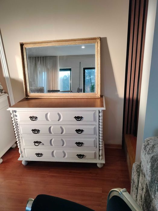 comoda e espelho em talha dourada