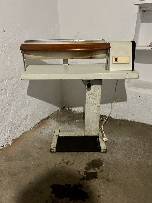 Stary magiel elektryczny składany