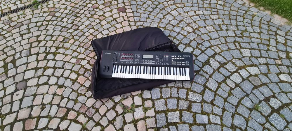 YAMAHA MOXF6 + miękki pokrowiec