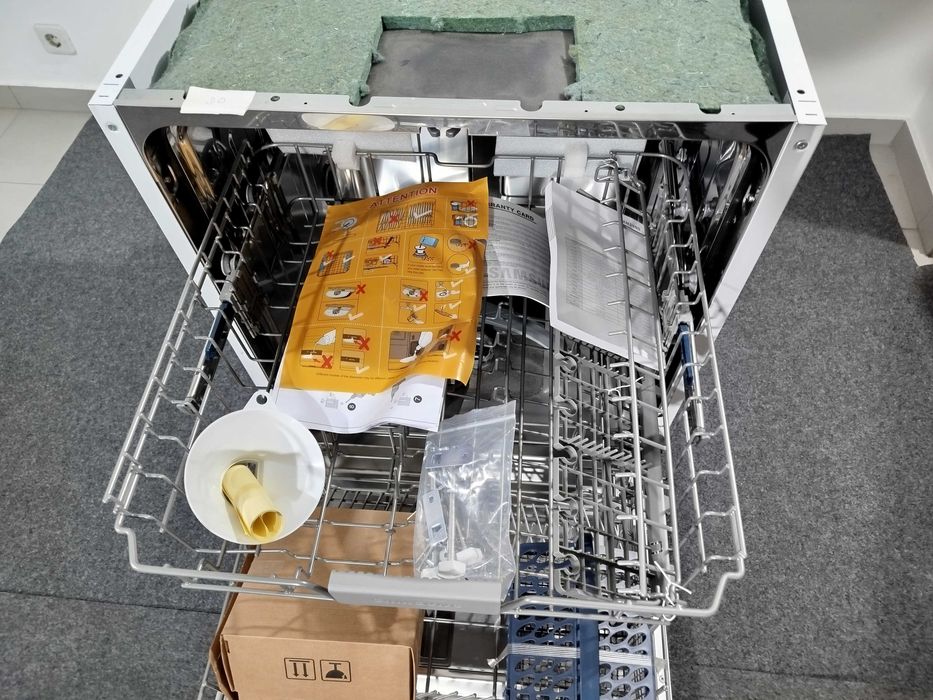 Máquina de Lavar Loiça Encastrar Samsung DW60M6040BB Nova Sem Garantia