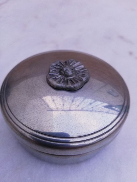 Guarda-jóias em estanho