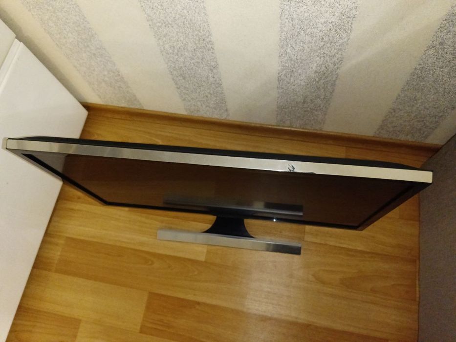 монитор U28E590D