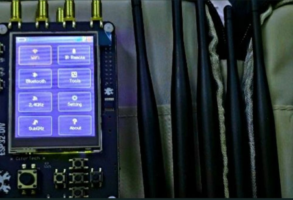 ESP32-DIV-X-A EXTREME Edition Jesse.H.2.5 DIY ComBAjnO