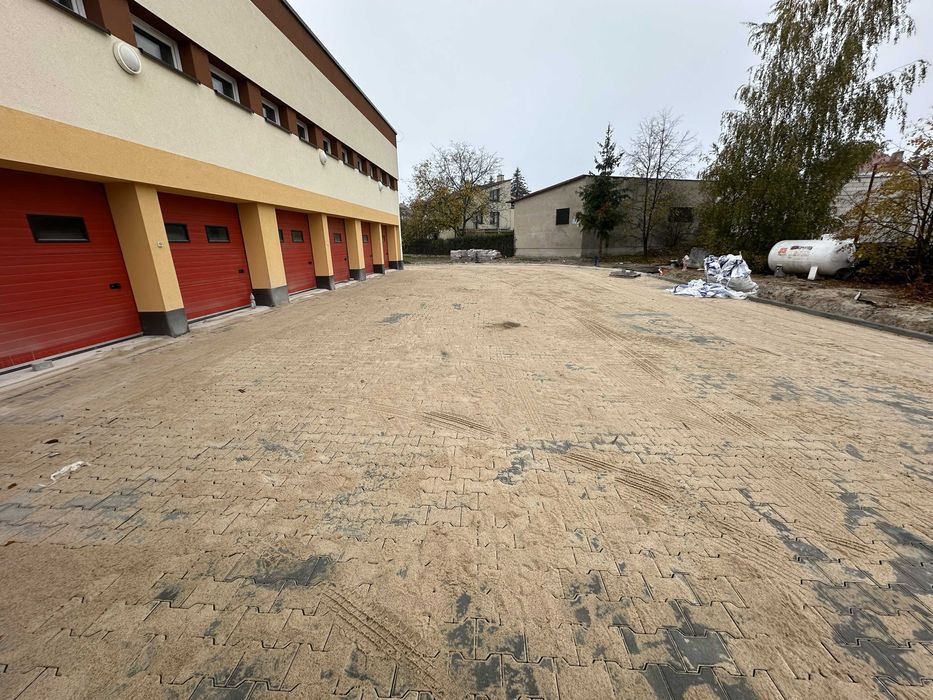 Usługi Brukarskie: Place, Parkingi, Drogi.