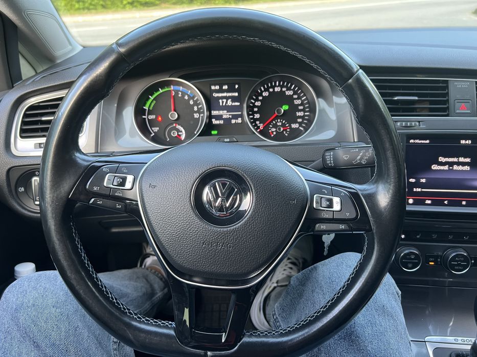 Volkswagen e-Golf 2015