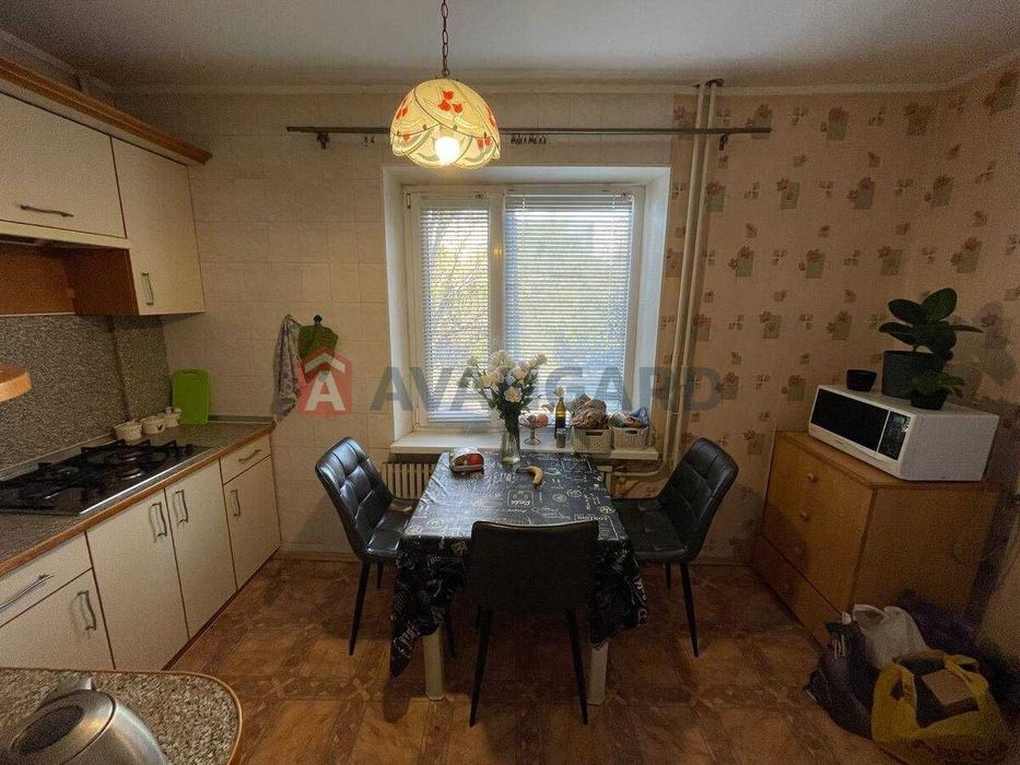 Продаеться 1-кім квартира. Бородинський