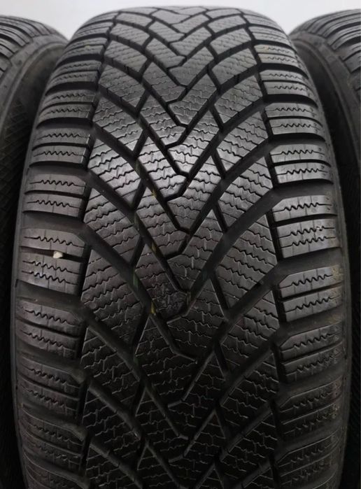 Шини зима 205/55 R16 Continental, резина комплект майже нова