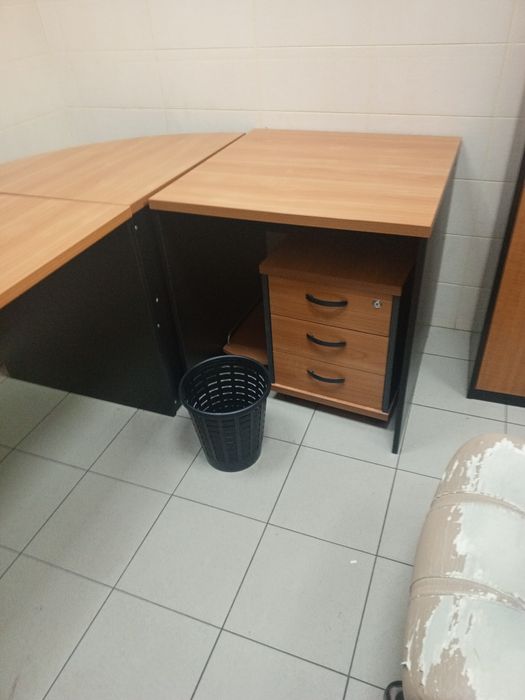 Тумбы офисные на колесиках и без бу
