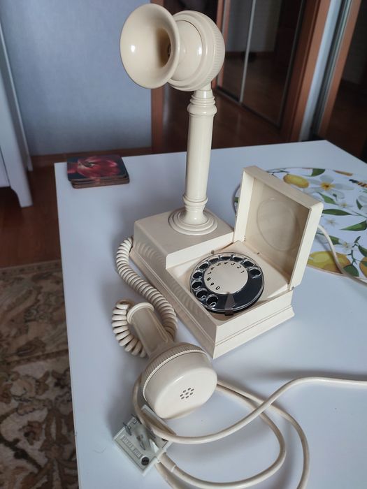 Telefon PRL sprawny