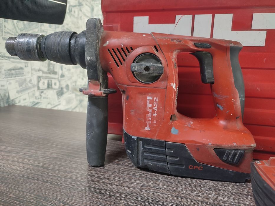 Młotowiertarka Hilti TE 4-A22 2 akumulatory / ładowarka /walizka /30 wierteł