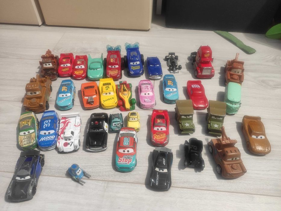 Zestaw samochodów Mcqueen Zygzakn 50 szt CARS