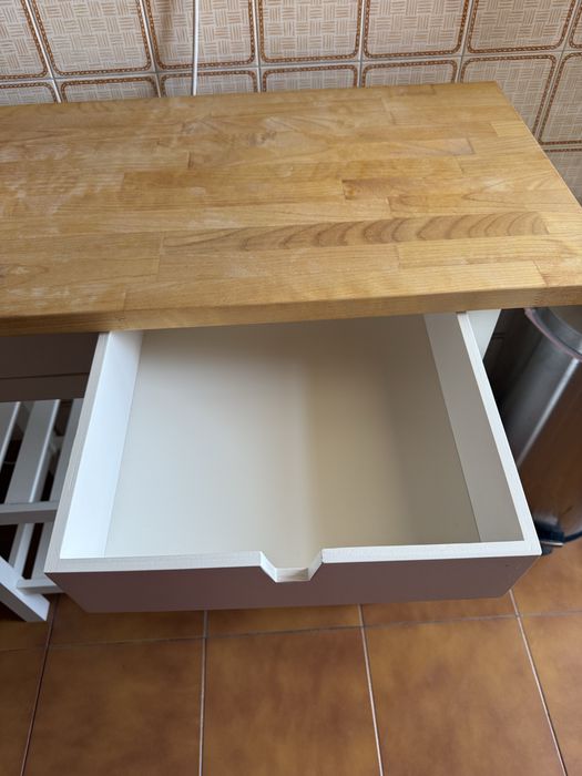 Móvel de apoio IKEA